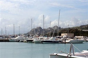 https://www.radiovenere.net:443/UserFiles/Articoli/comuni/porto roccella j